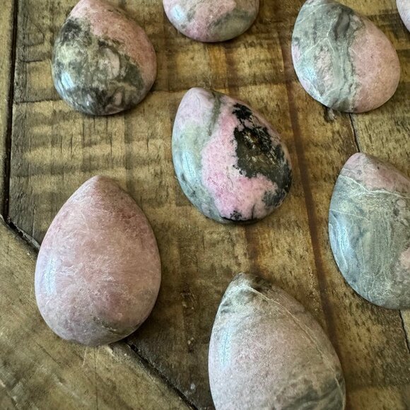 Teardrop Rhodonite Cabochon 22x30mm - Picture 3 of 4